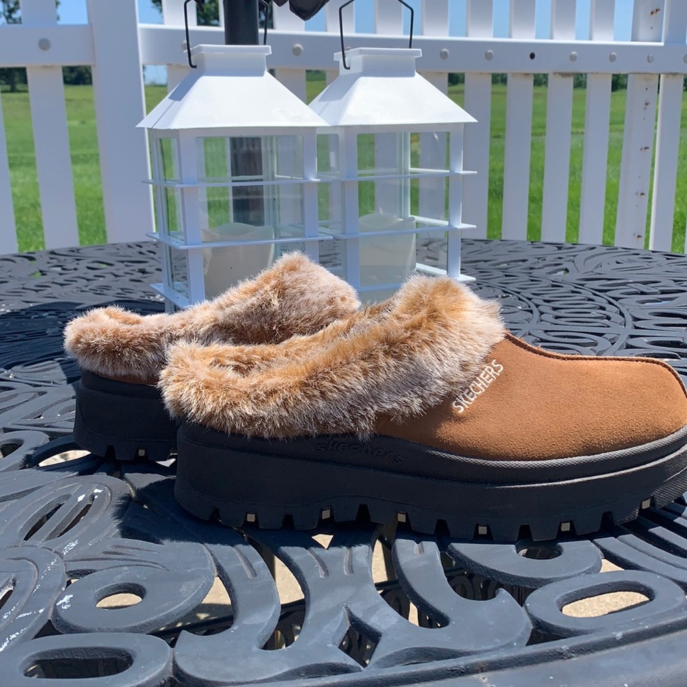 SKECHERS…🥾…BRAND NEW size 10 💕💕💞💞BEAUTIFUL !!!..Furry 🤣🤣🤣🤣
